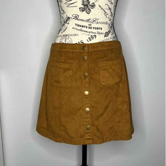 Garage (S) Brown Button Front 2 Square Pocket Faux Suede Skirt - Picture 11 of 11